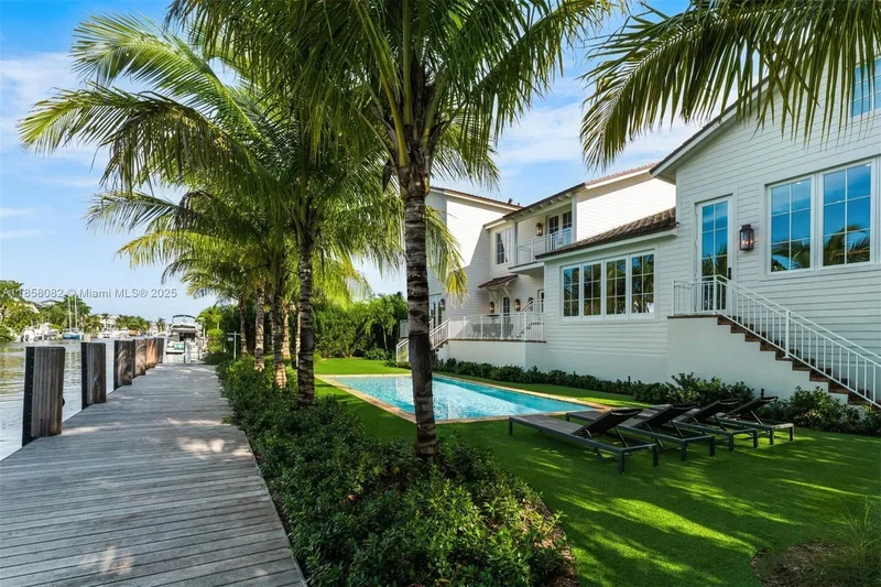 Single Family Residence in Coral Gables
