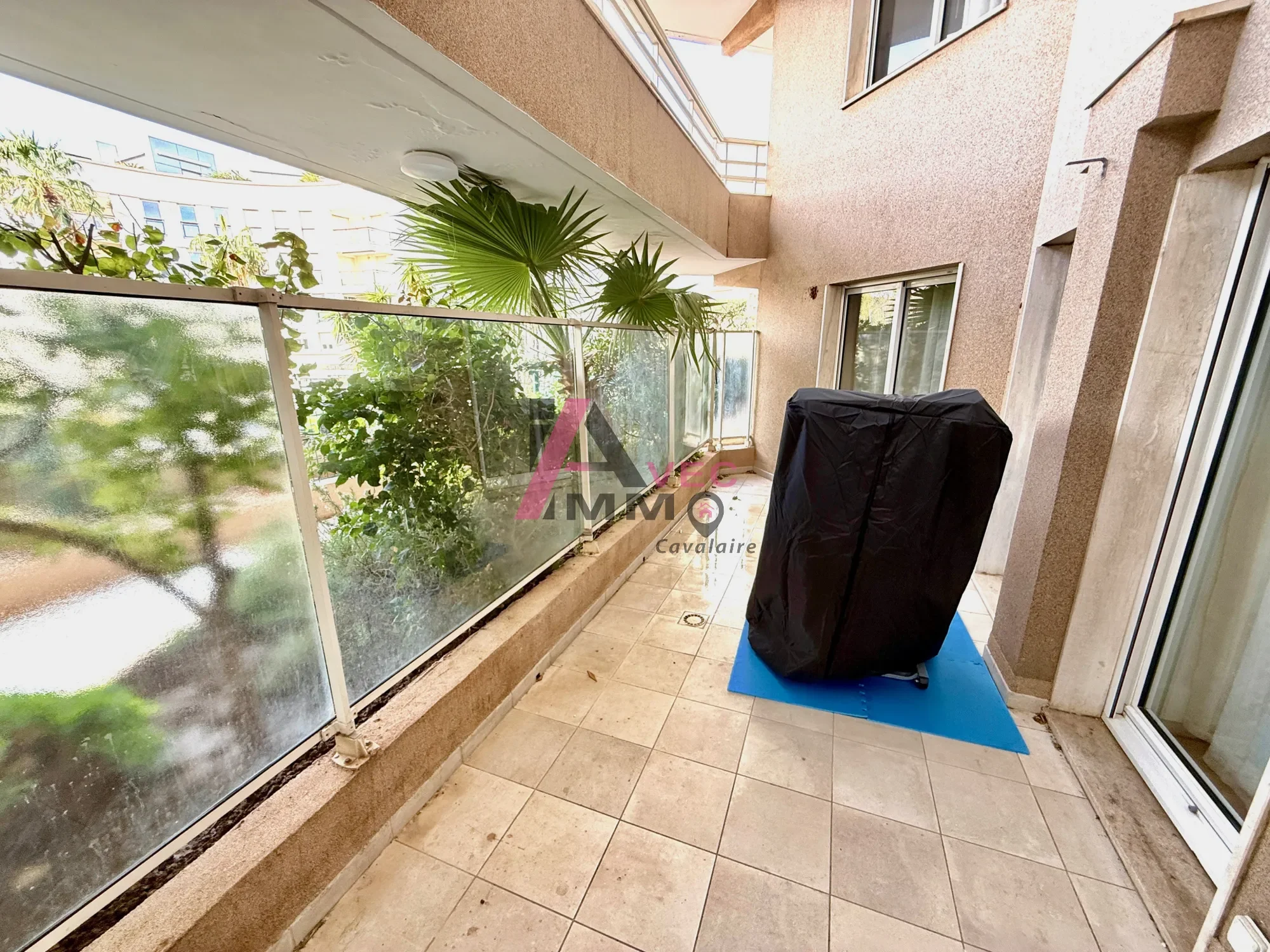 Exterior photo 6