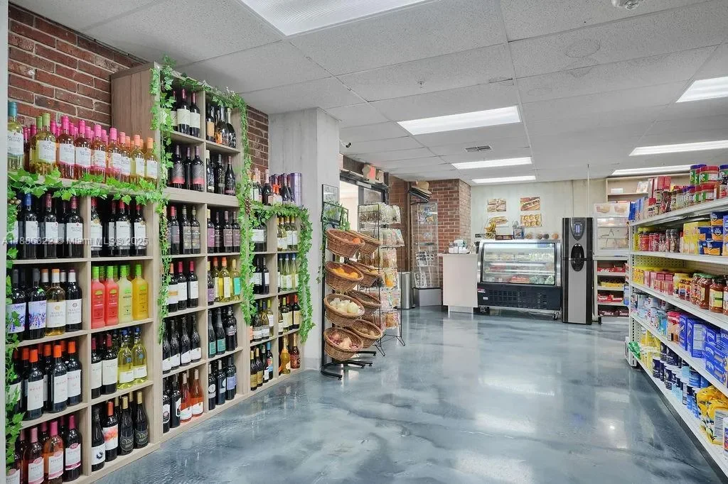 6039 Collins Ave 1126, Miami Beach, Florida, United States. - Photo 20