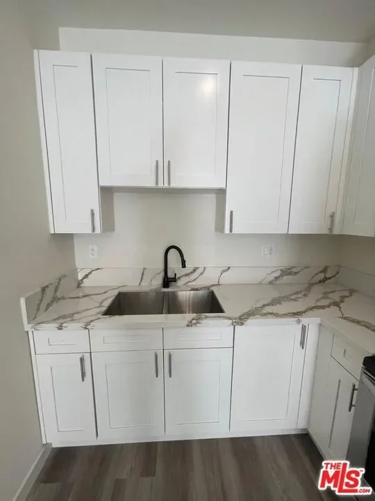 4546 W 17th Street, Los Angeles, California, United States. - Photo 20