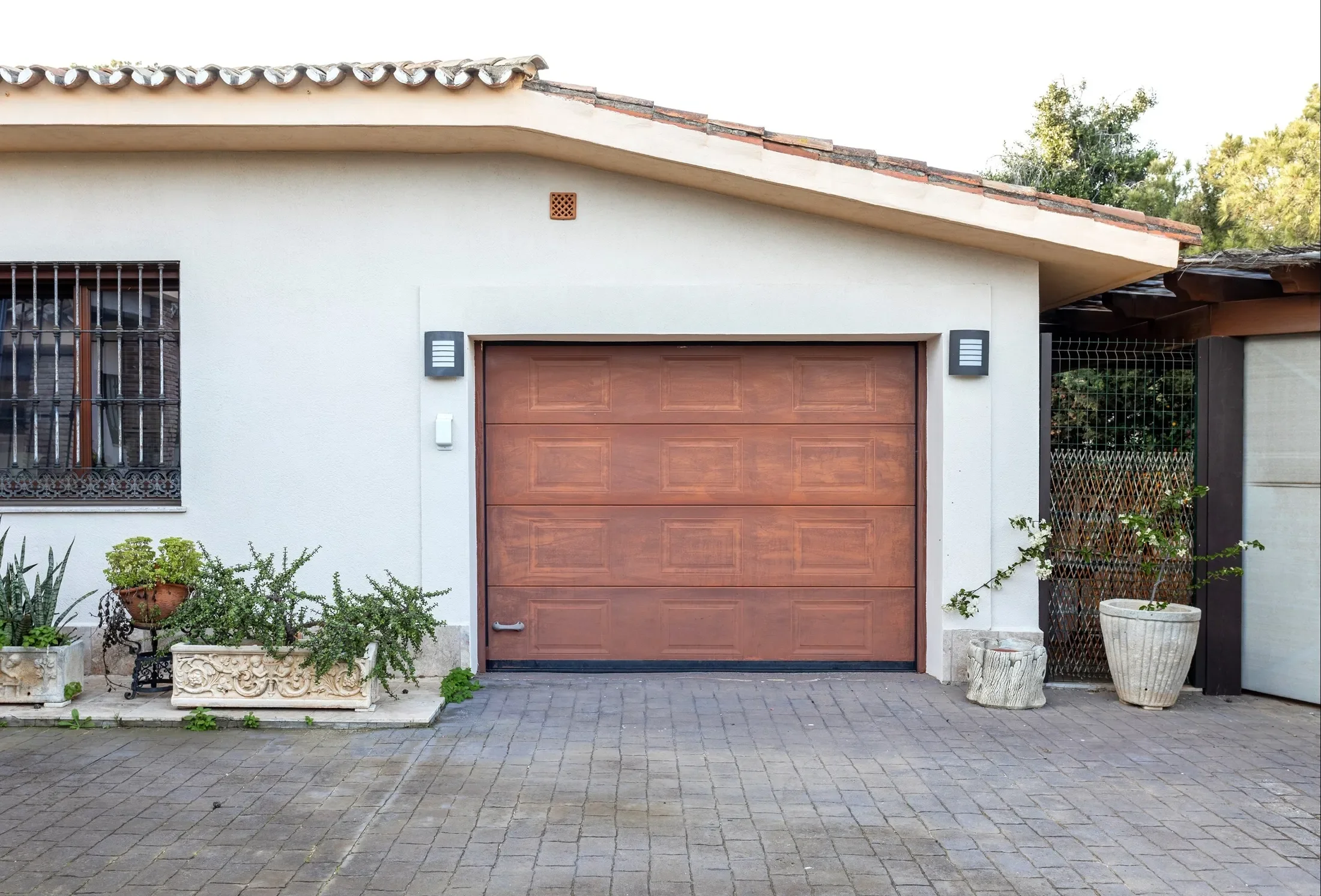 Exterior photo 6