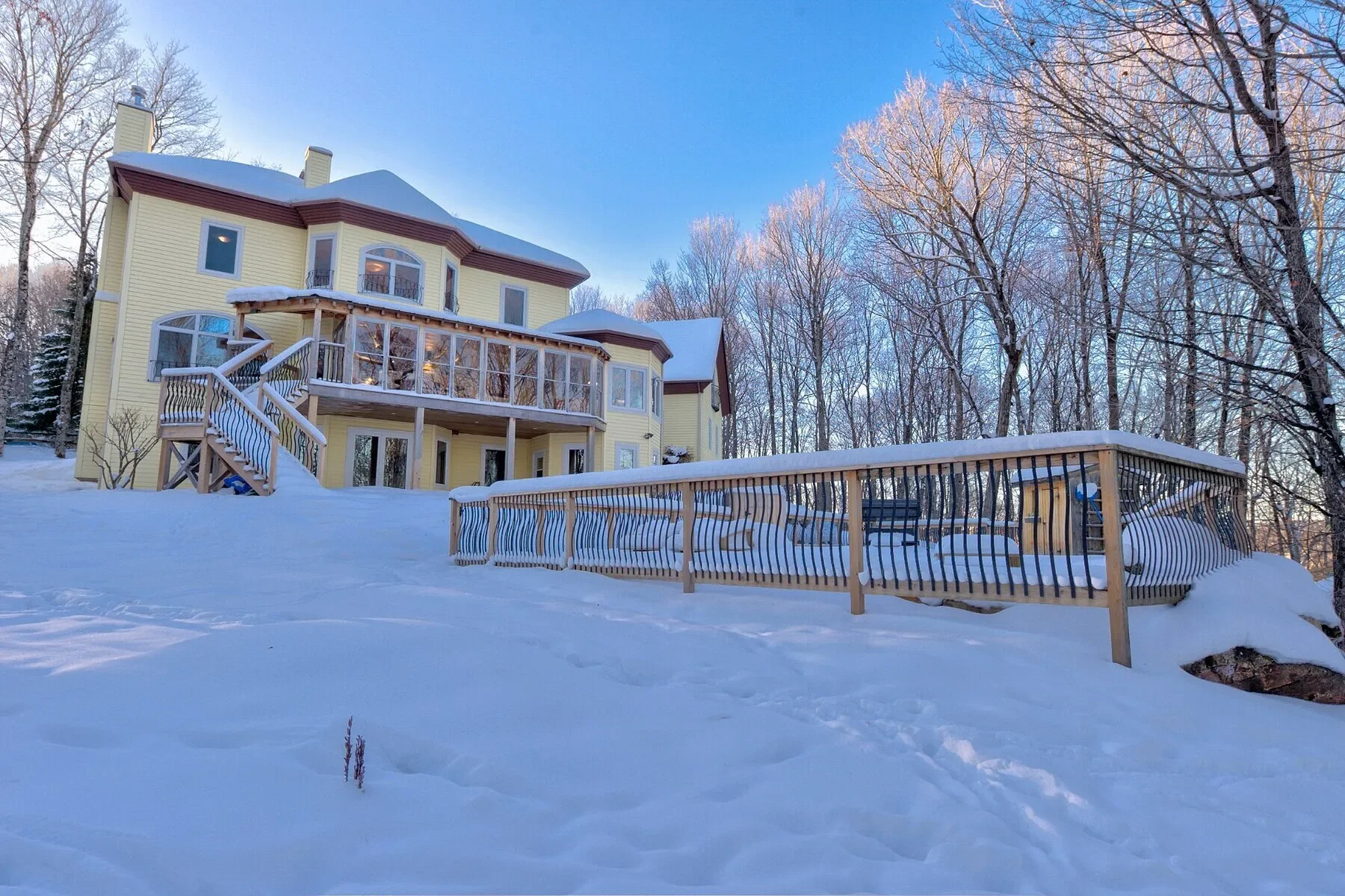 Exterior photo 3