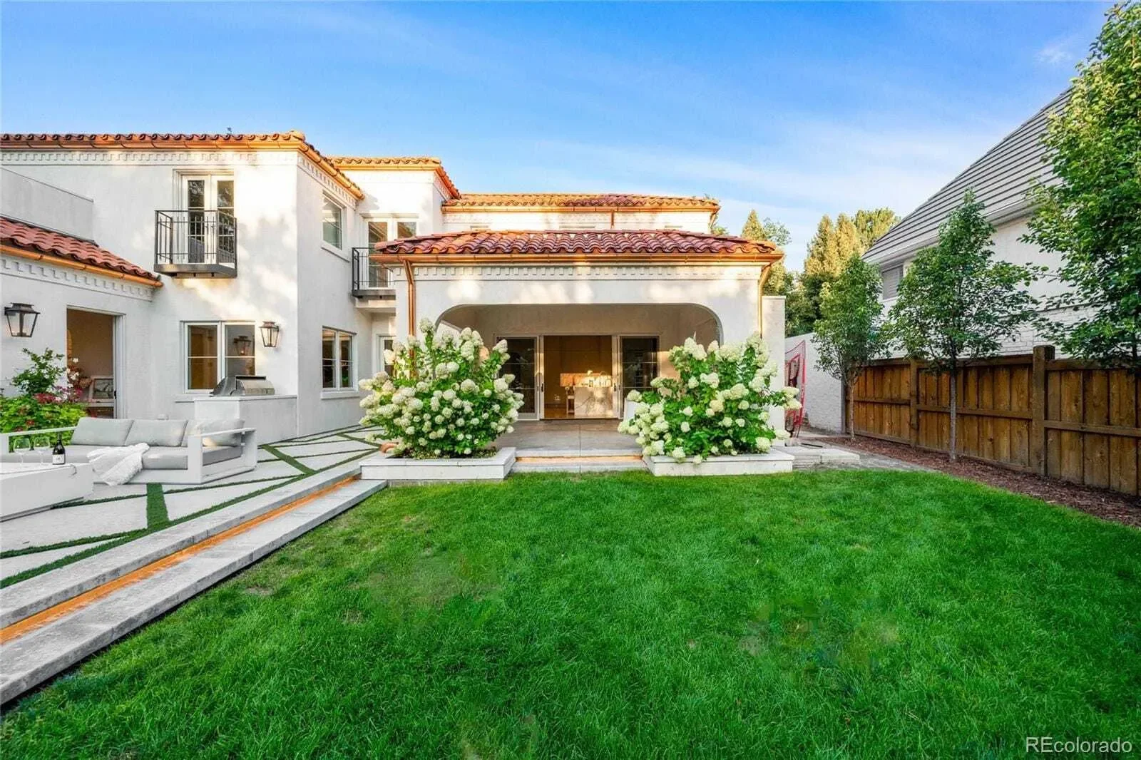 Exterior photo 10