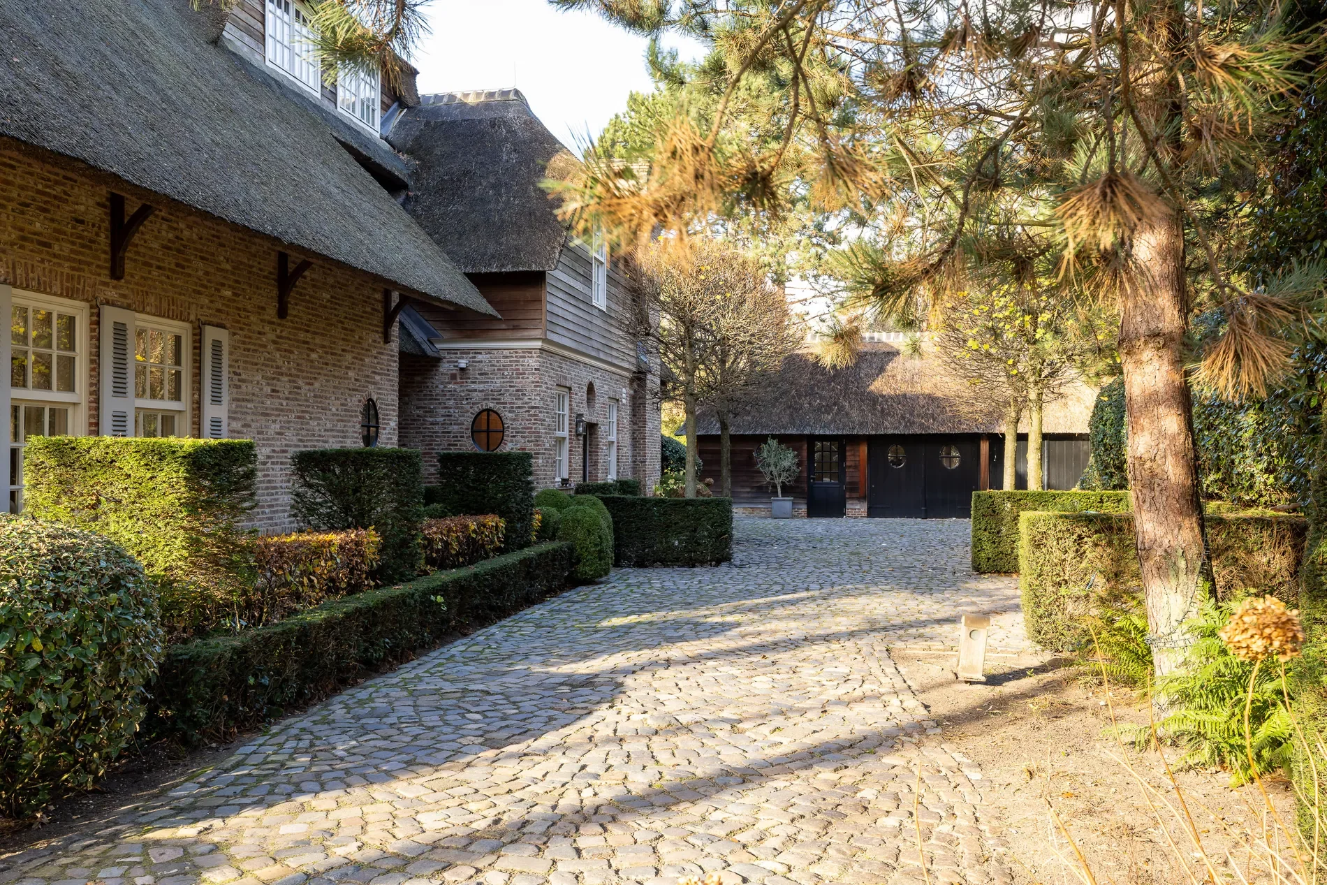 Exterior photo 8
