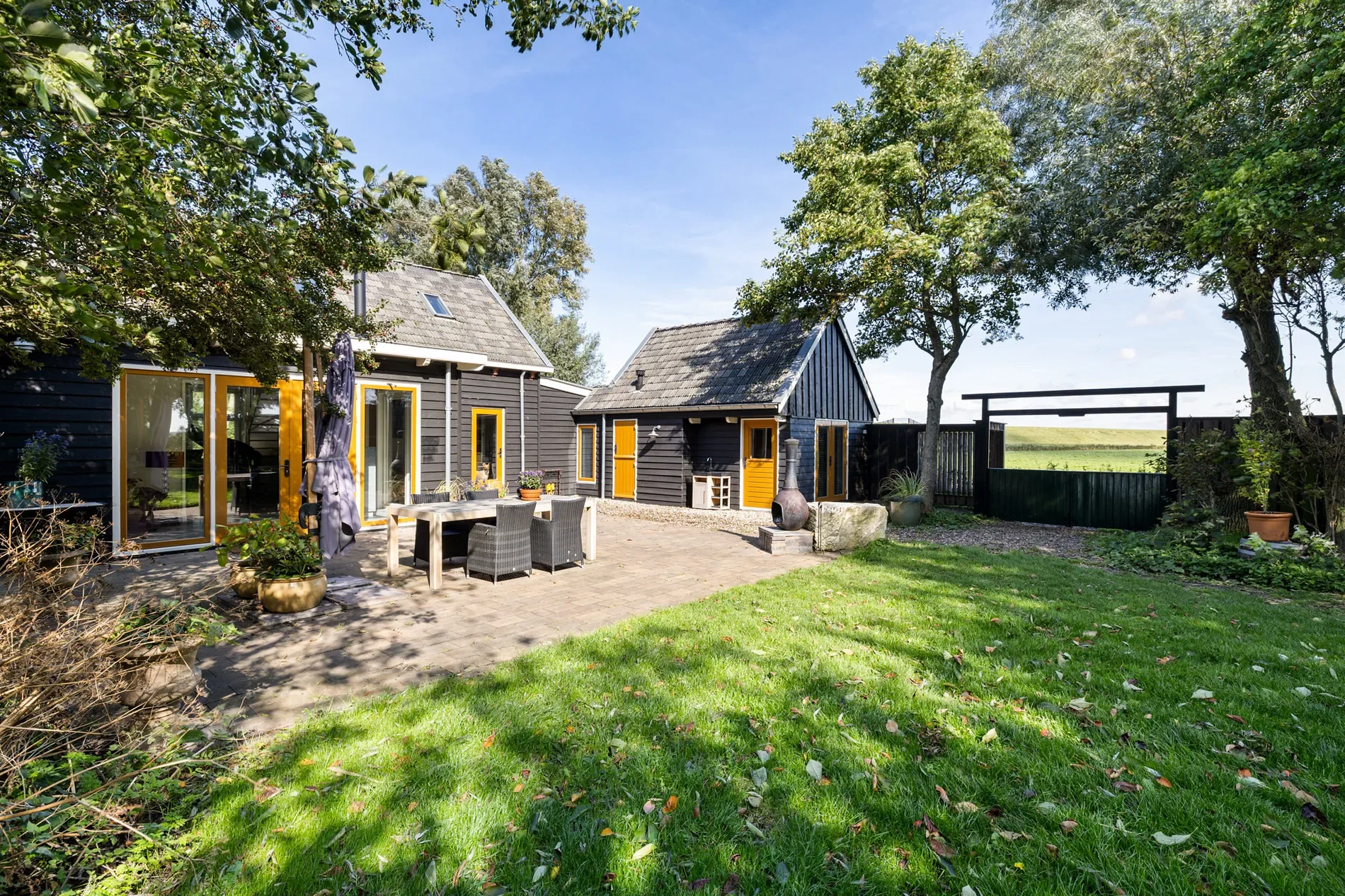 Exterior photo 7