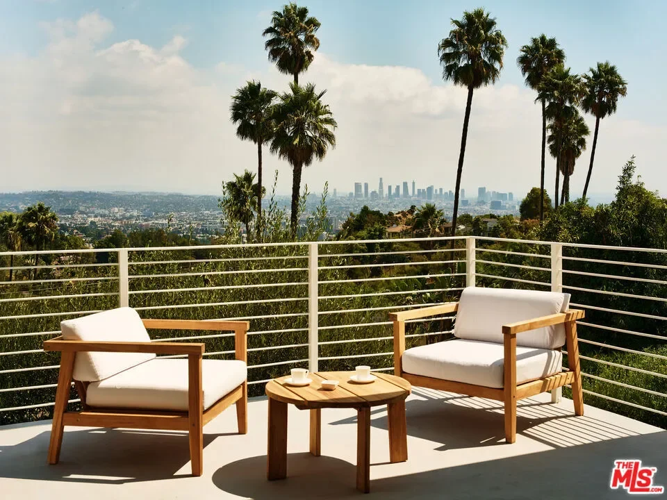 2635 Carman Crest Drive, Los Angeles, California, United States. - Photo 21