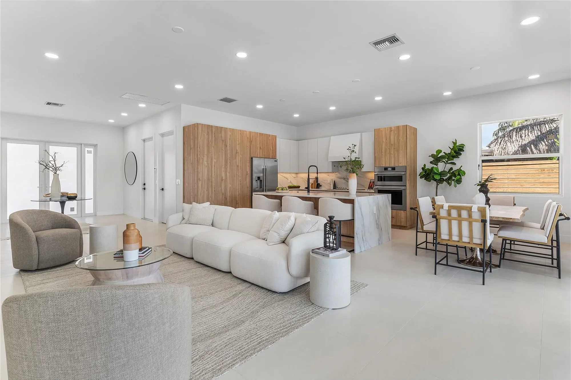 171 SE 4th Ct, Pompano Beach, Florida, United States. - Photo 2