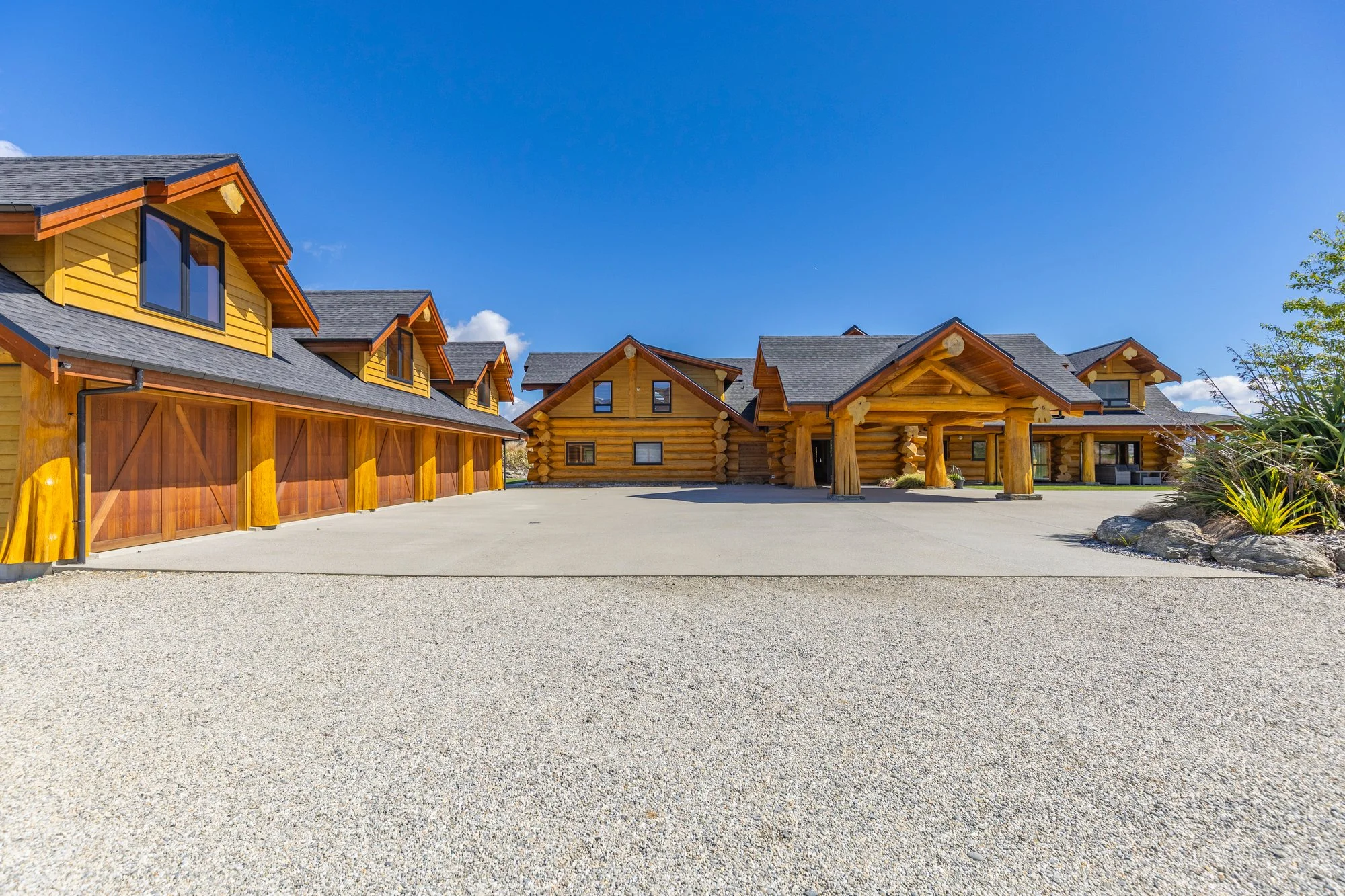 Exterior photo 5