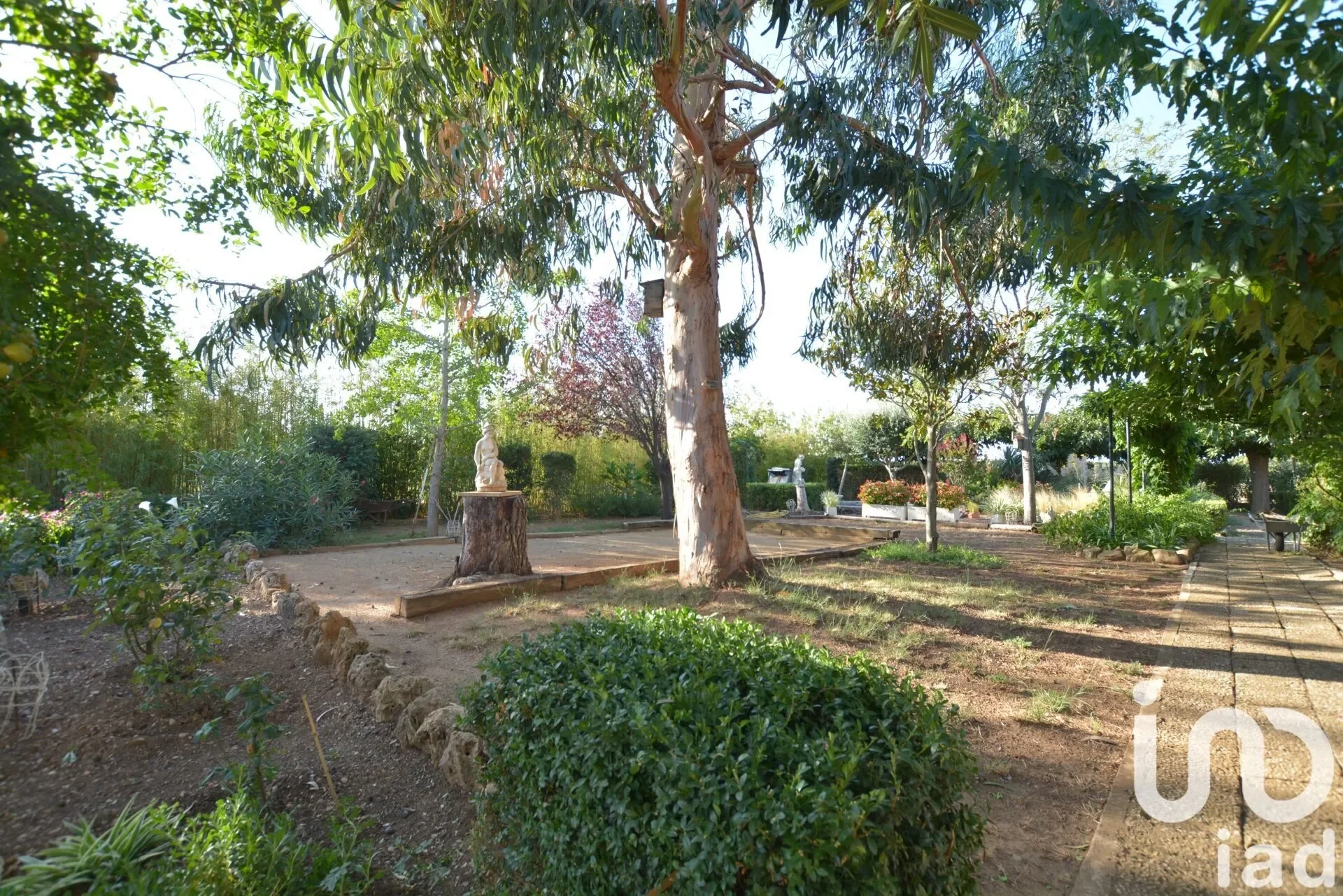 Exterior photo 9
