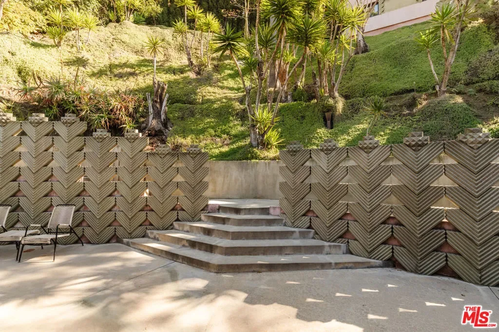 7017 Senalda Road, Los Angeles, California, United States. - Photo 31