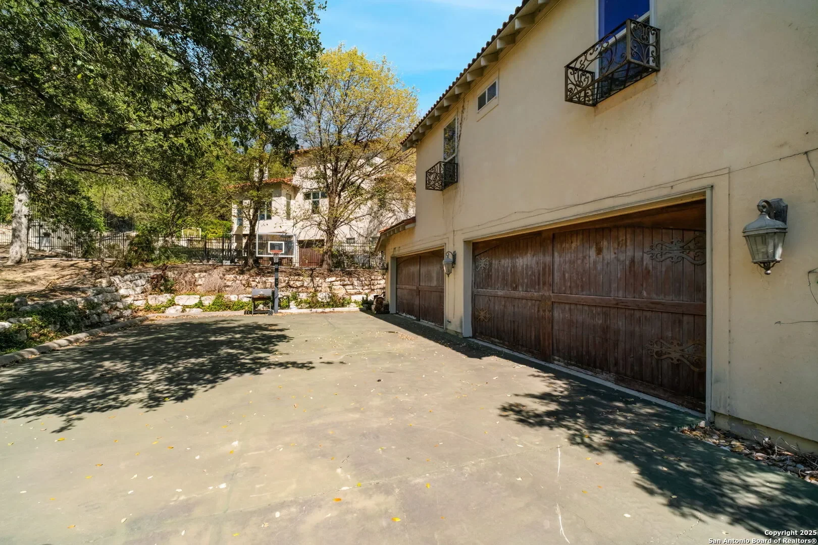 Exterior photo 7
