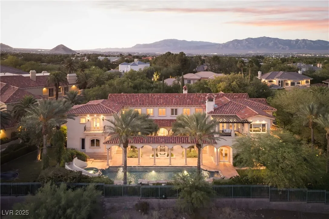 9017 Grove Crest Lane, Las Vegas, Nevada, United States. - Photo 4