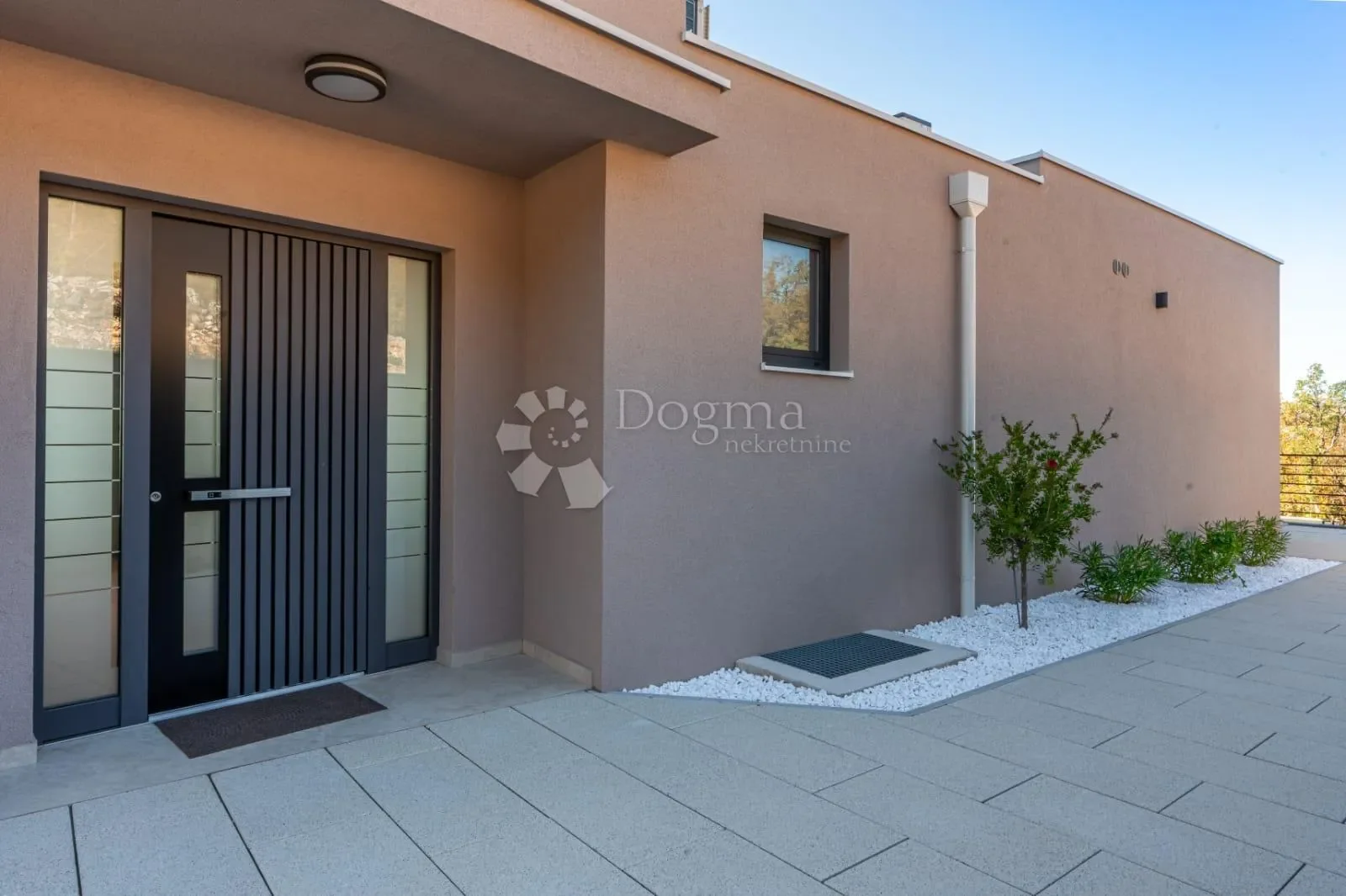 Exterior photo 11