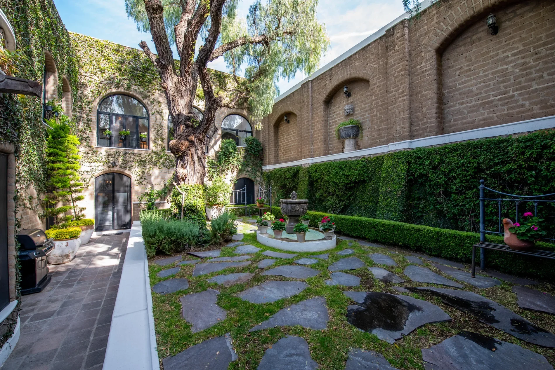 Exterior photo 7