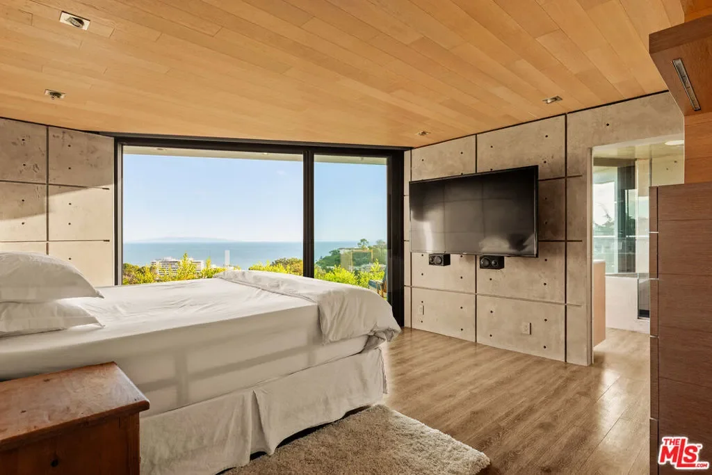 467 Paseo Miramar, Los Angeles, California, United States. - Photo 18