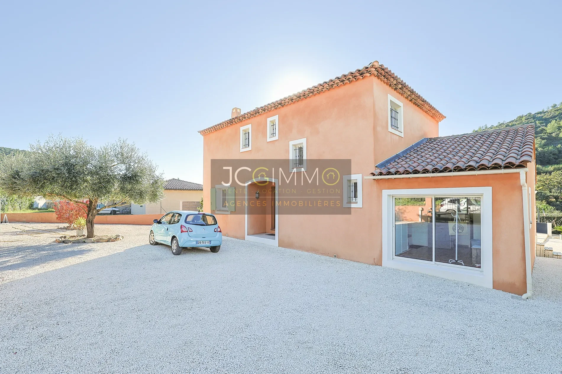 Exterior photo 6