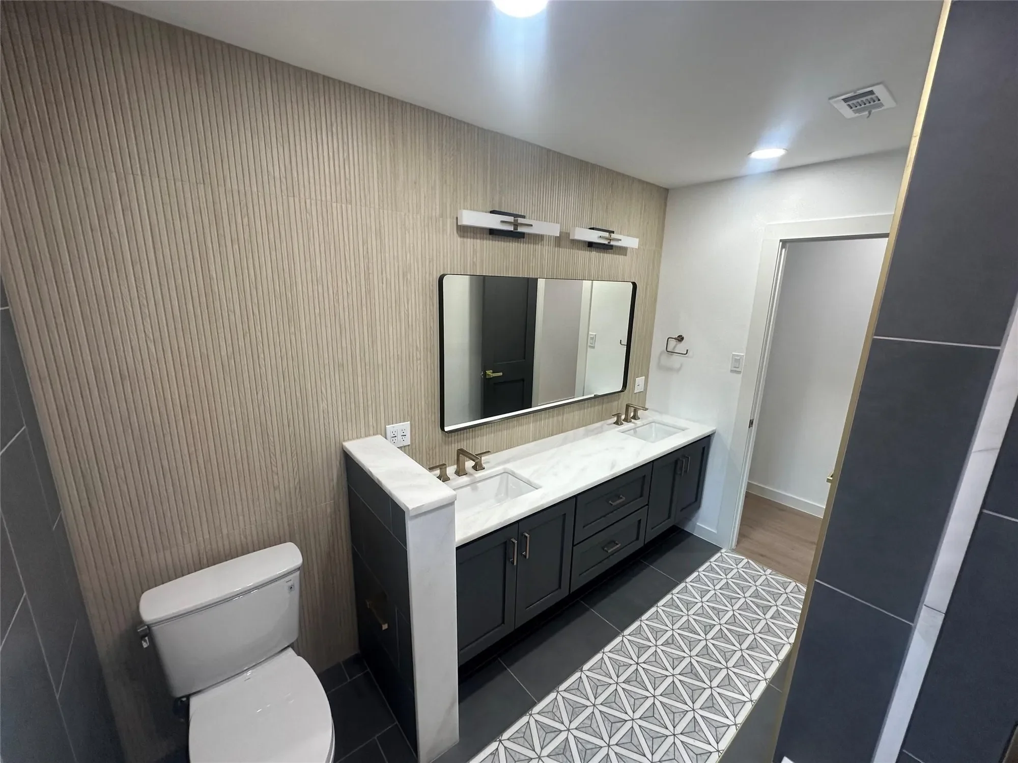 4910 Woodcreek RD, Austin, Texas, United States. - Photo 36