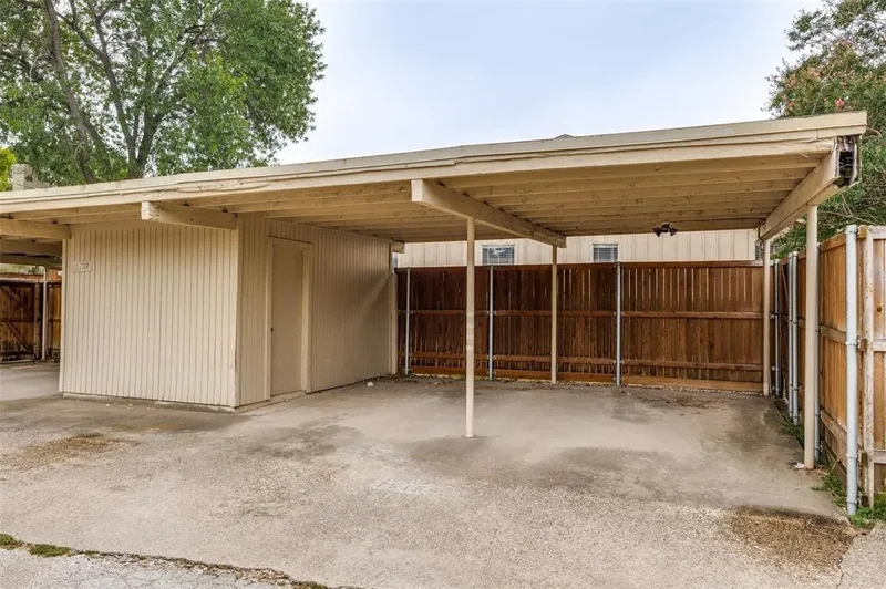 7517 Meadow Oaks Drive, Dallas, Texas, United States. - Photo 26