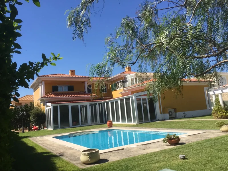 Luxury Detached Villa in Quinta da Beloura with Pool, Garden and Full Privacy