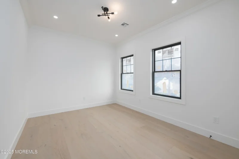 21 Heathcote Avenue, Edison, NJ 08817, Metuchen, New Jersey, United States. - Photo 3