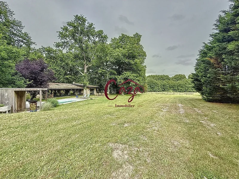 Saint-Sulpice-et-Cameyrac, Nouvelle-Aquitaine, France. - Photo 5