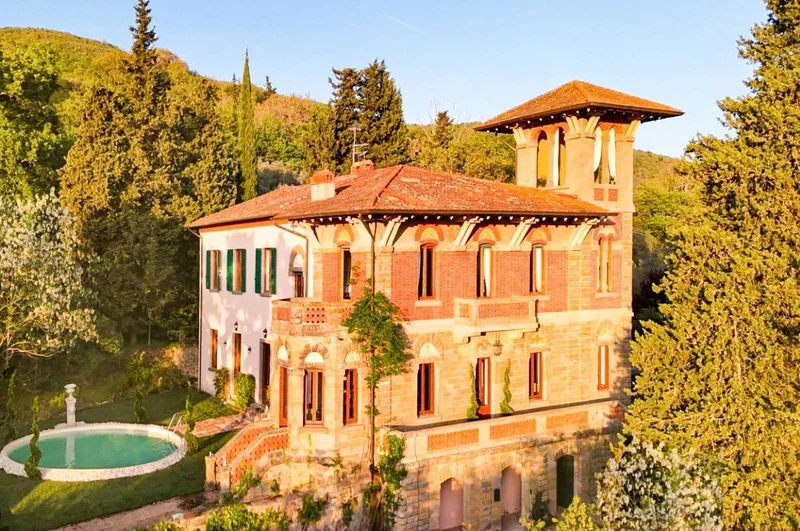 Panoramic Liberty Villa in Tuscany