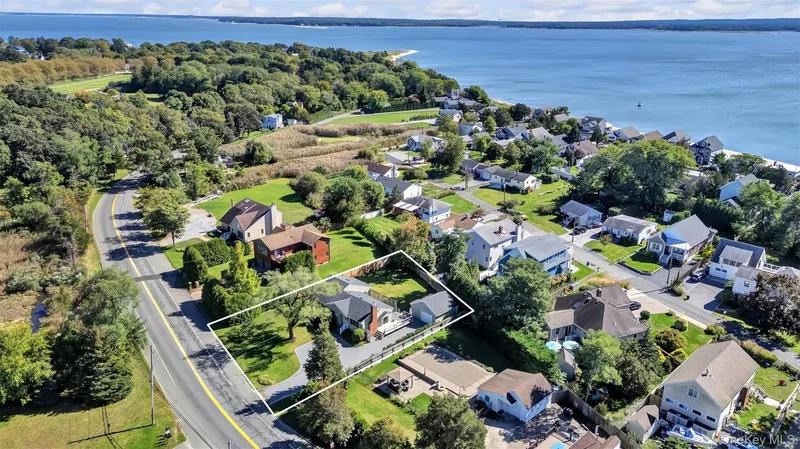 481 Peconic Bay Boulevard, Aquebogue, New York, United States. - Photo 36