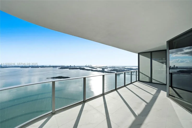 700 NE 24TH ST 4801, Miami, Florida, United States. - Photo 9