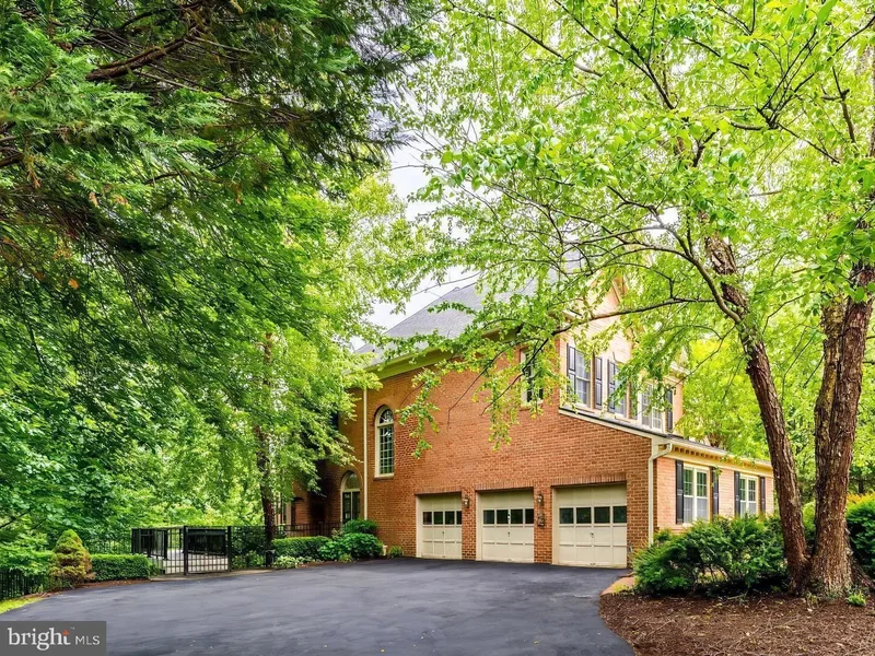 891 CHINQUAPIN RD, McLean, Virginia, United States. - Photo 77