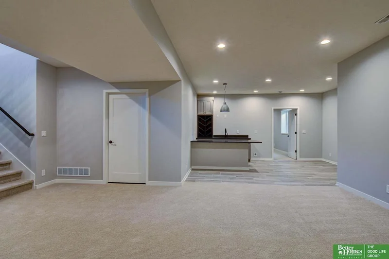 21155 Hartman Avenue, Elkhorn, NE 68022, Omaha, Nebraska, United States. - Photo 33
