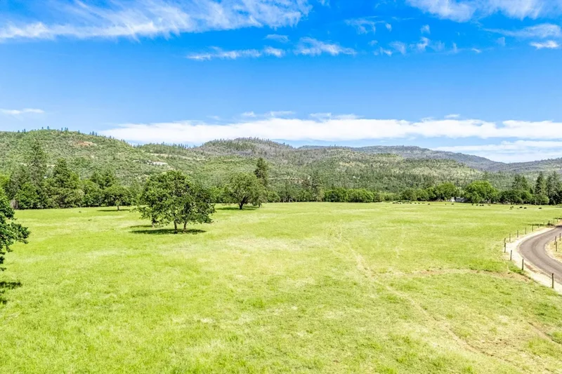 5512 Rogue River Drive , Eagle Point, OR 97524, Eagle Point, Oregon, United States. - Photo 26