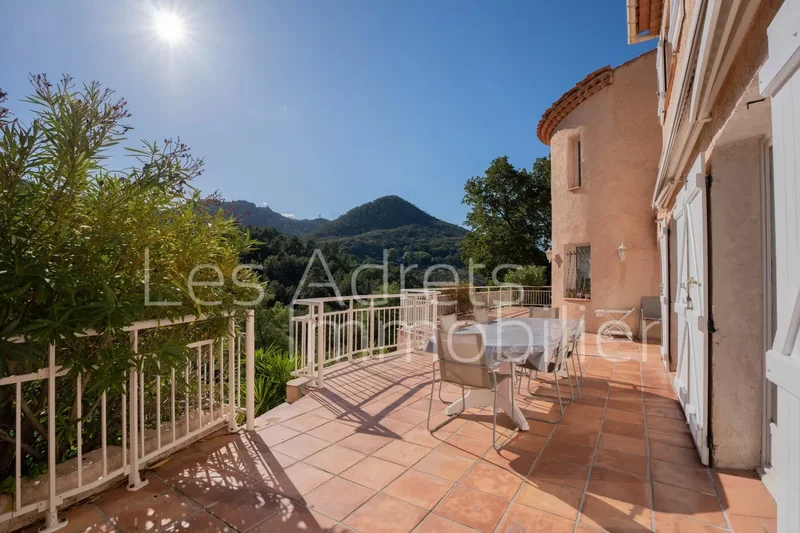 Property 220 m² - in the heart of l'Esterel