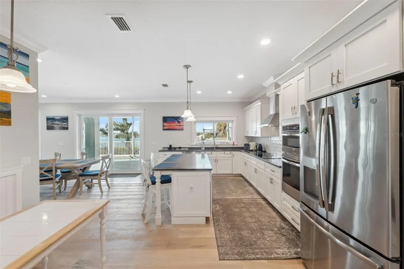 727 KEY ROYALE DRIVE, Holmes Beach, Florida, United States. - Photo 18
