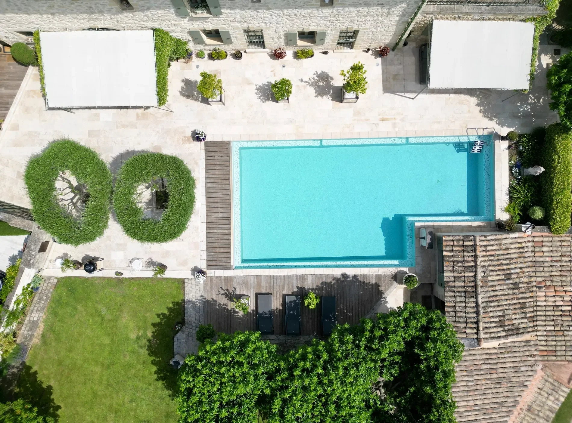 Exterior photo 3