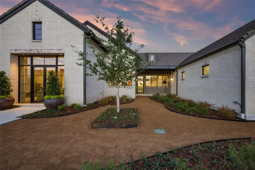 4557 Saint Estephe Place, Fort Worth, Texas, United States. - Photo 4