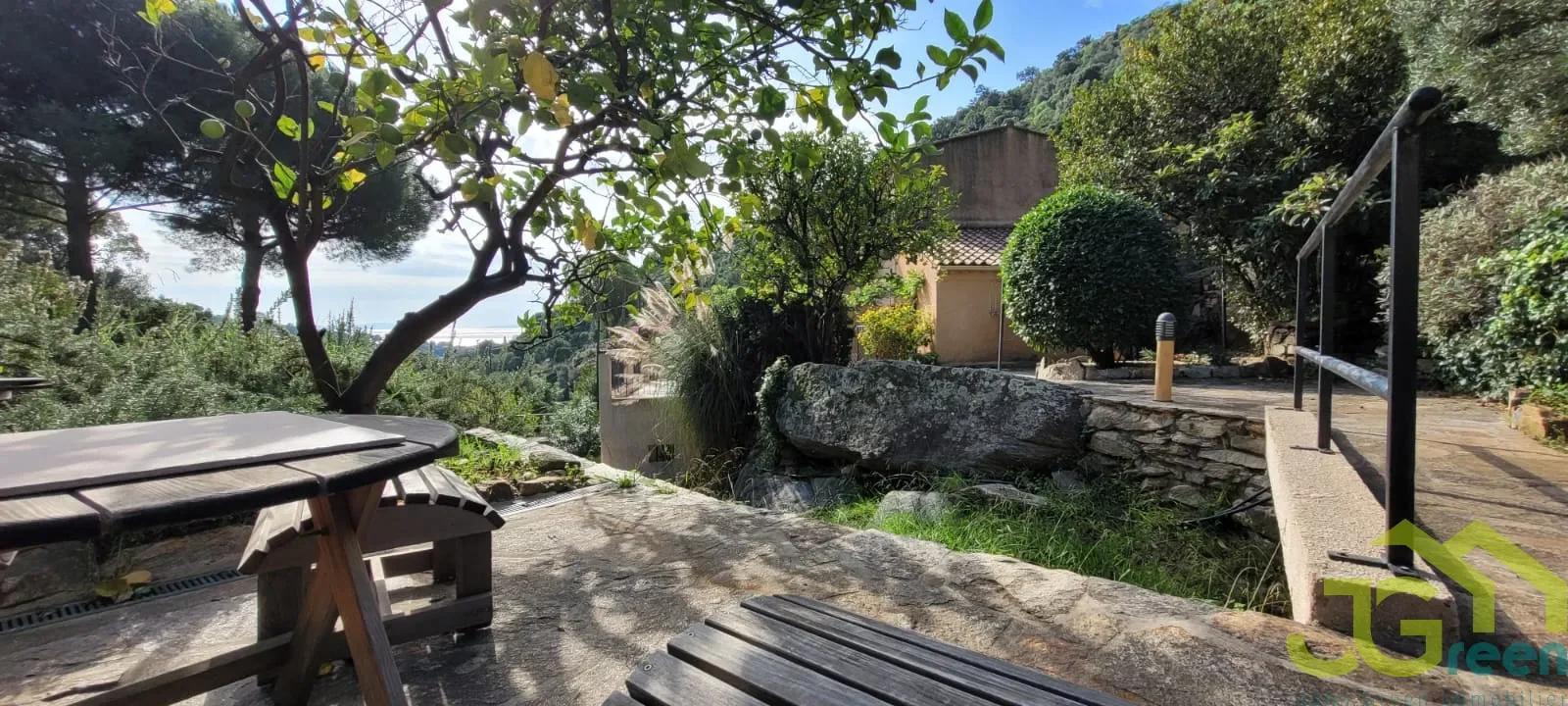 Exterior photo 7