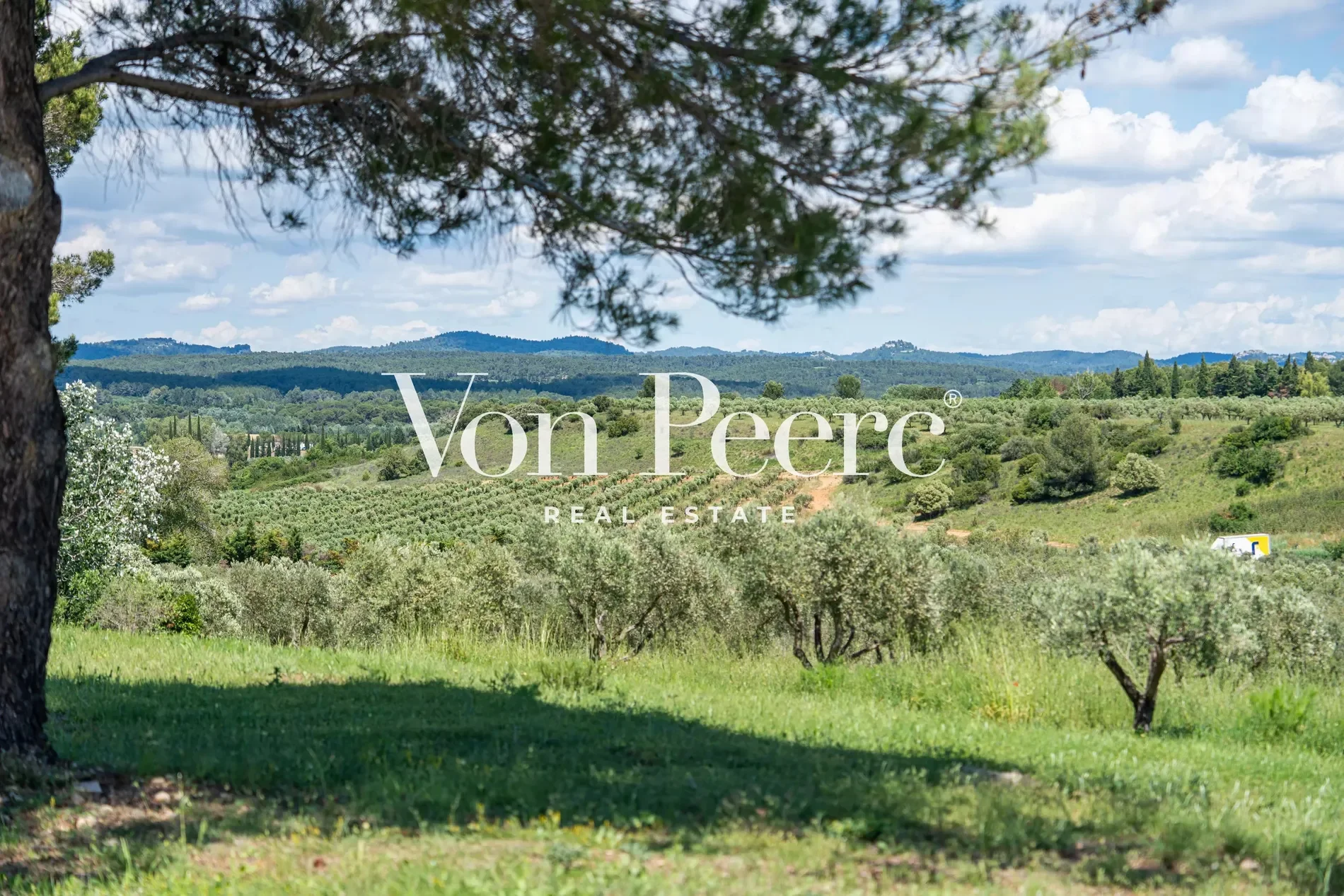 Arles, Provence-Alpes-Côte d'Azur, France. - Photo 19