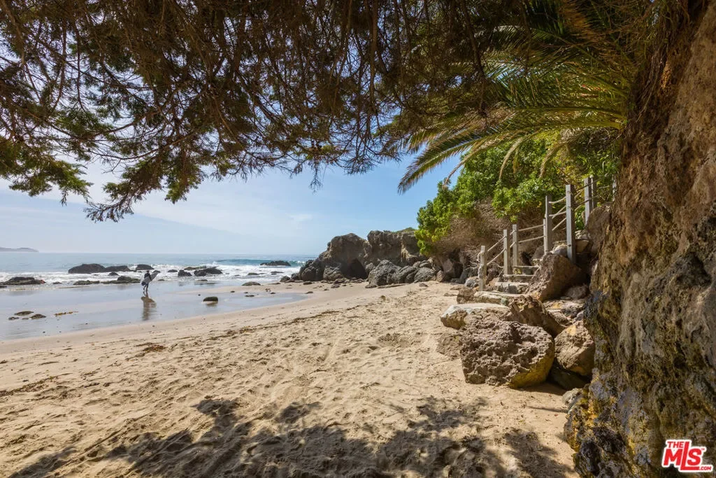 31532 Victoria Point Road, Malibu, California, United States. - Photo 9