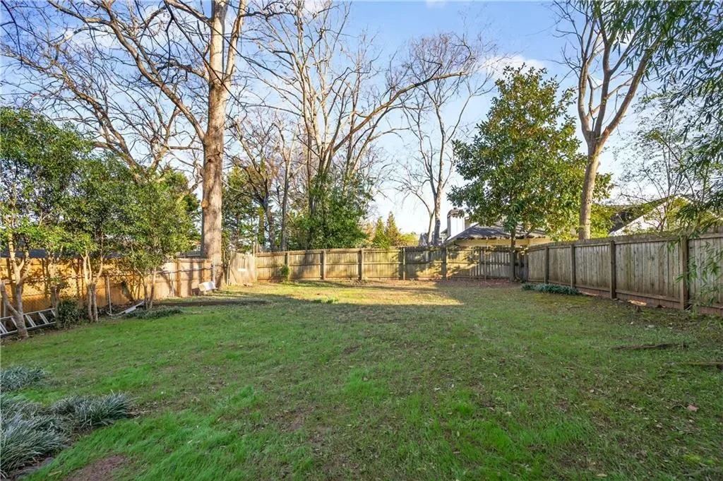 Exterior photo 4