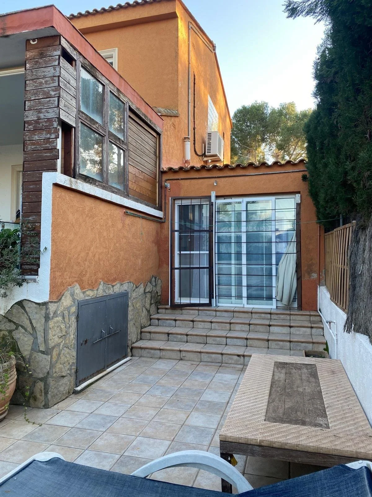 Exterior photo 8