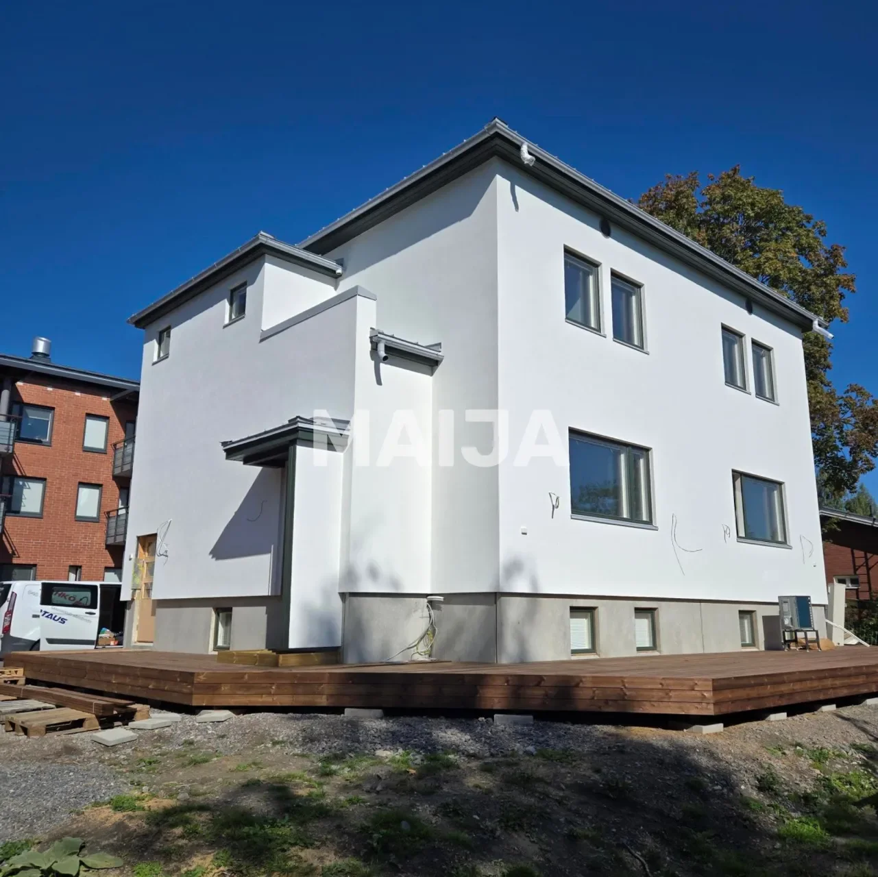 Exterior photo 5