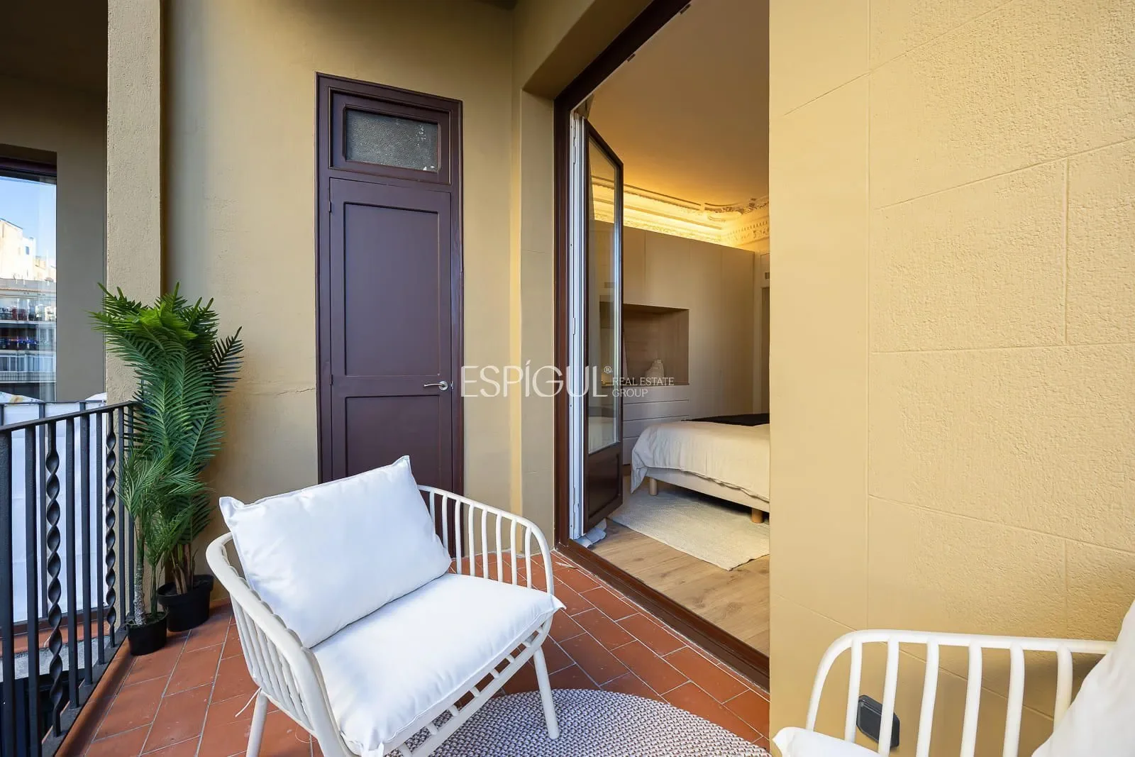 Exterior photo 4