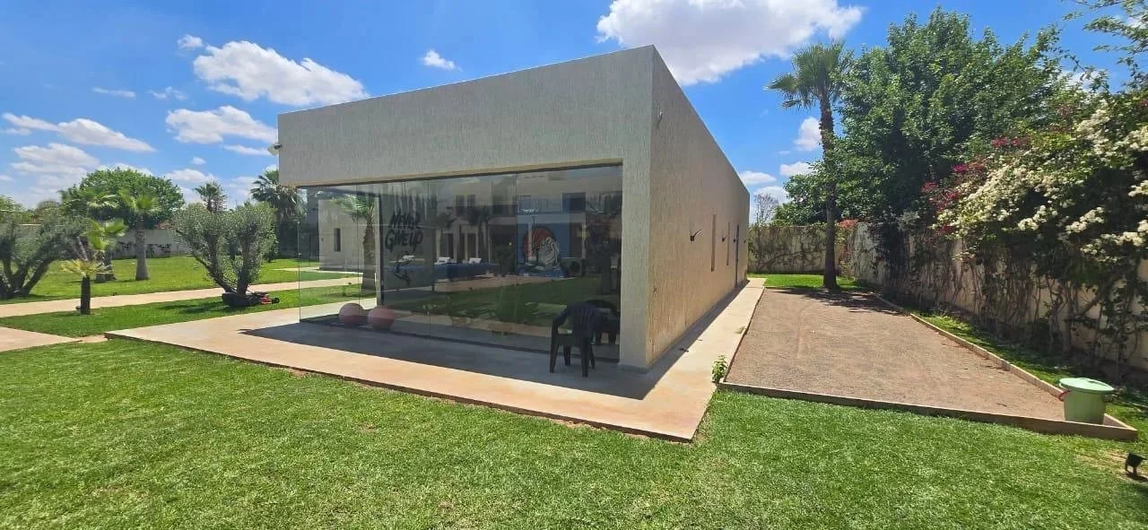Exterior photo 6