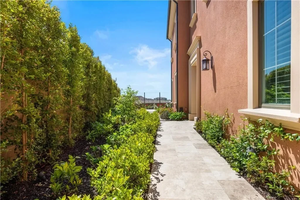 163 Summerland, Irvine, California, United States. - Photo 4