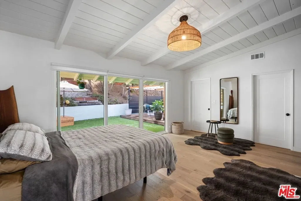 4406 Don Diablo Drive, Los Angeles, California, United States. - Photo 4