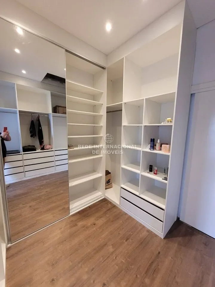 House for sale in Alphaville Nova Esplanada IV condominium; Total of 296sqm of construction on a pl