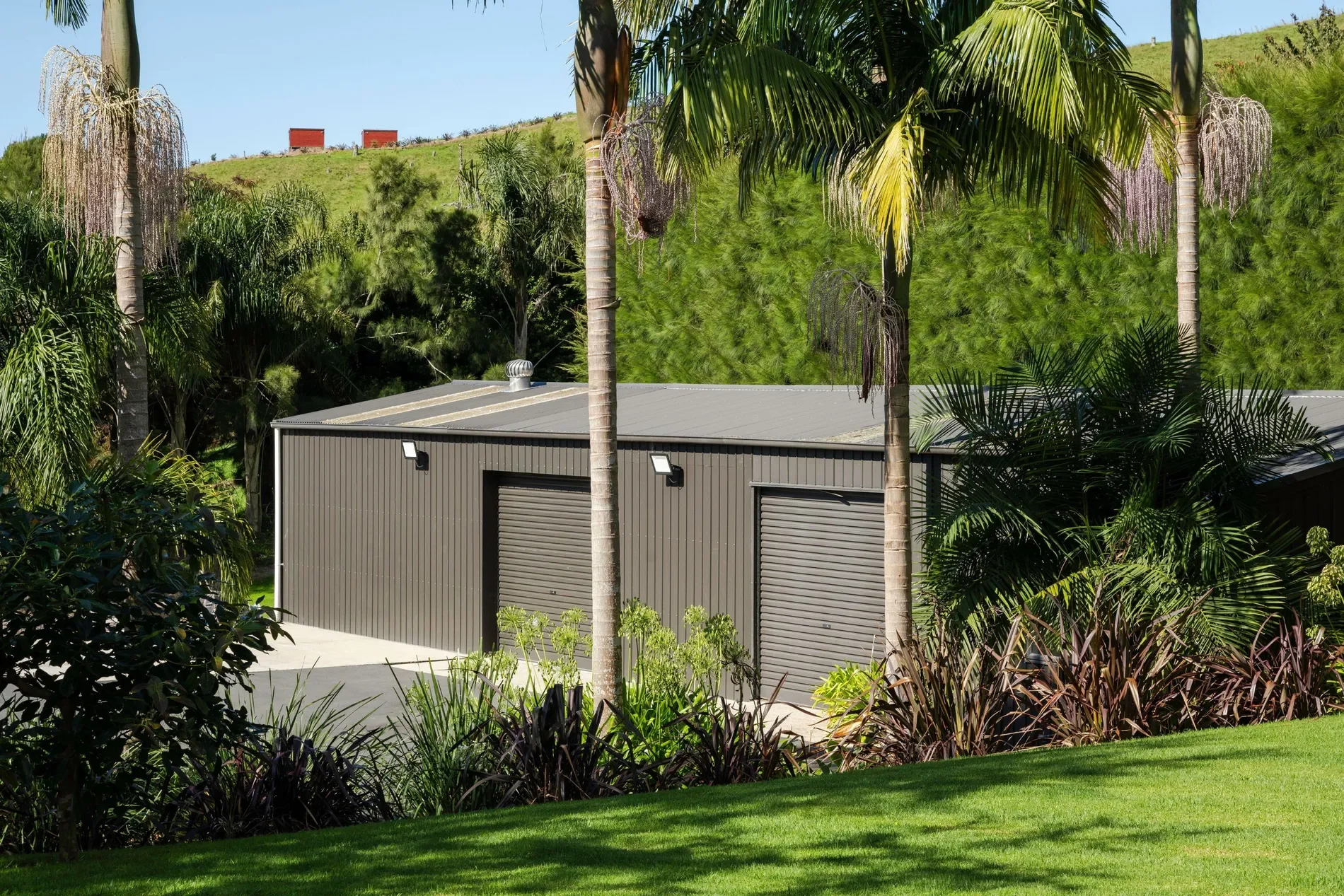 Exterior photo 4