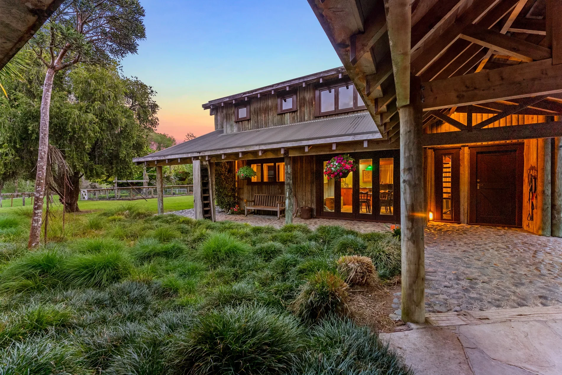 Exterior photo 7