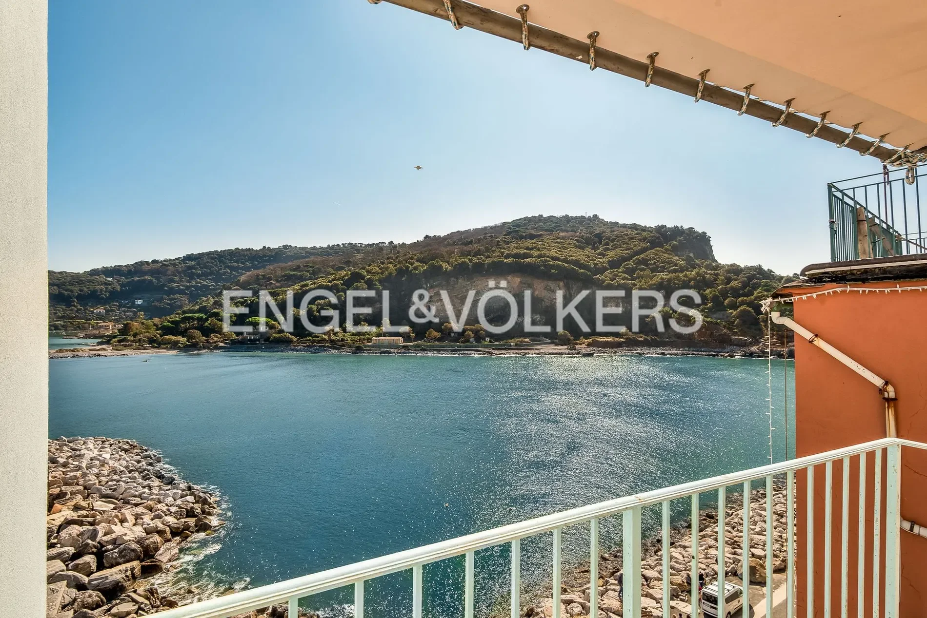 Charming beachfront property in Portovenere with stunning views 