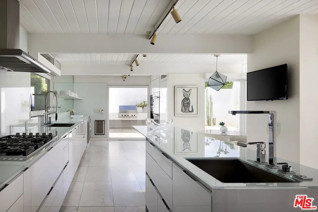 1323 S Driftwood Drive, Palm Springs, California, United States. - Photo 3